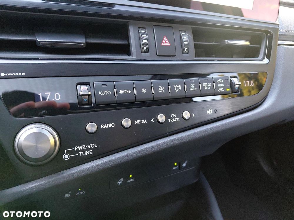 Lexus ES 300h Business Edition - 18