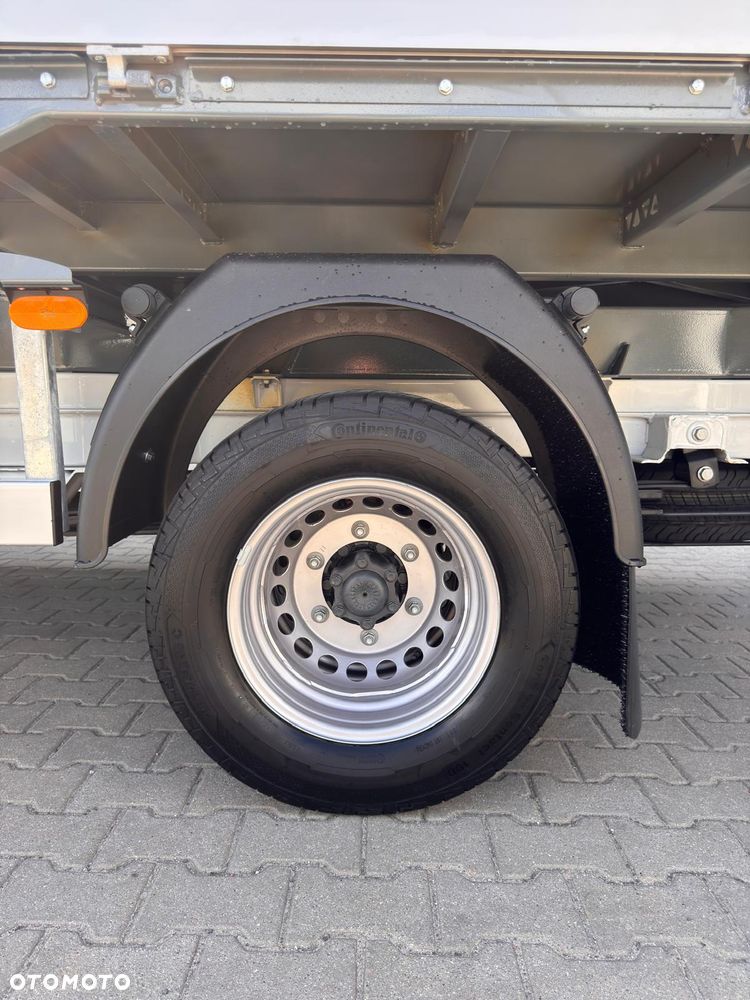 Mercedes-Benz Sprinter - 12
