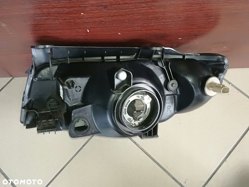 Hyundai Matrix PRAWY REFLEKTOR EUROPA - 2