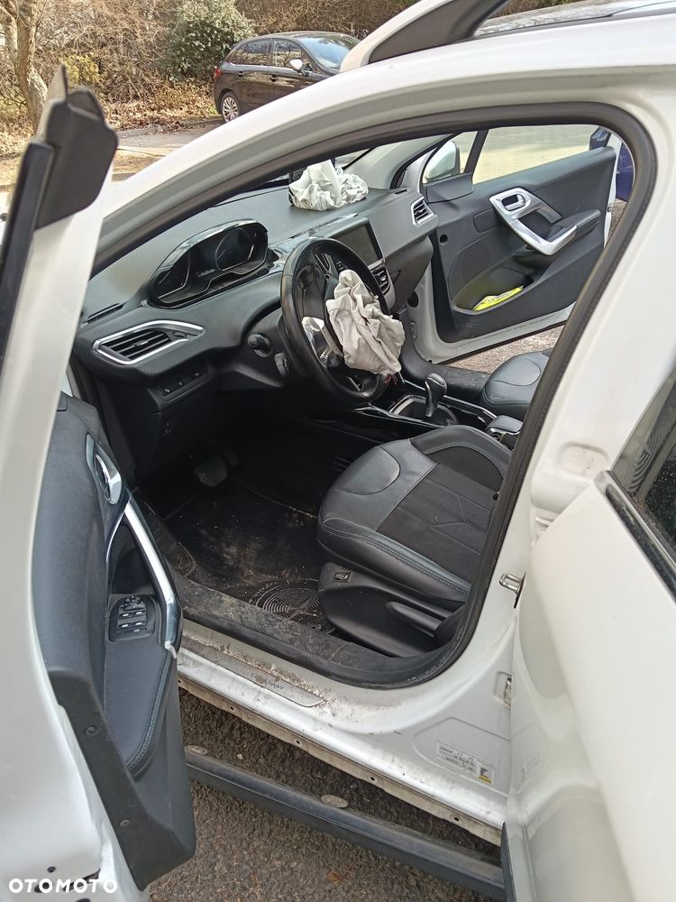 Peugeot 2008 PureTech 110 Stop&Start EAT6 GT-Line Edition - 5