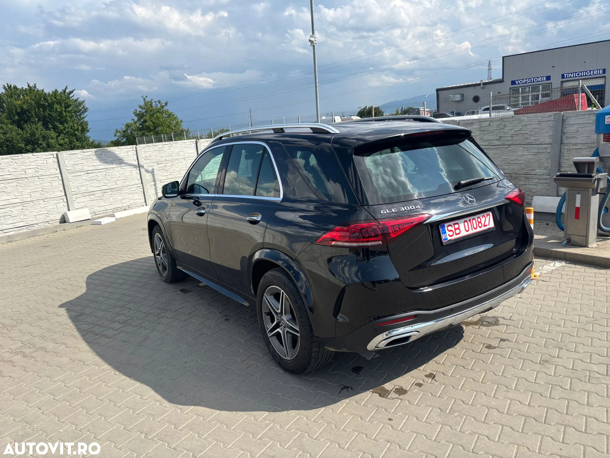 Mercedes-Benz GLE 300 d 4Matic 9G-TRONIC AMG Line - 11