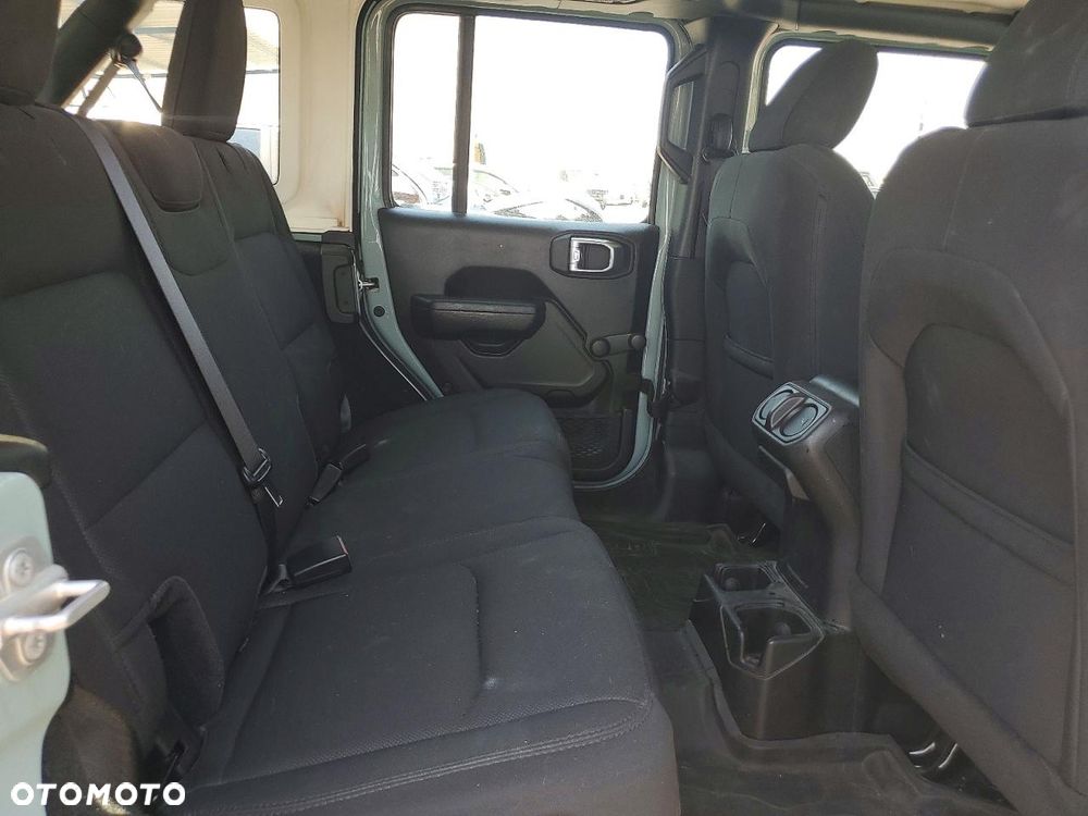 Jeep Wrangler - 12