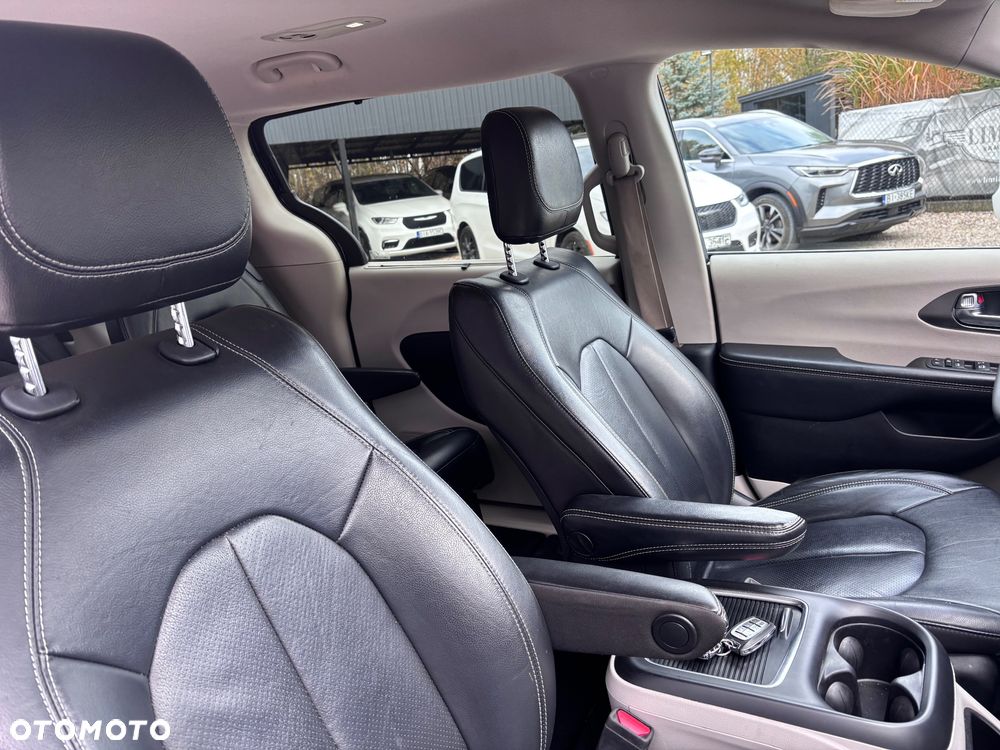 Chrysler Pacifica - 25