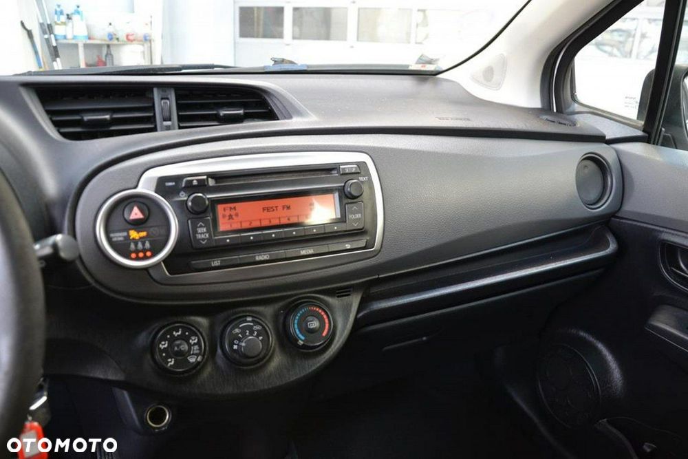 Toyota Yaris - 12
