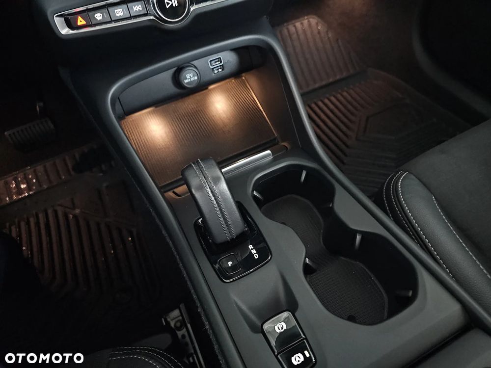 Volvo XC 40 T4 AWD Momentum Pro - 15