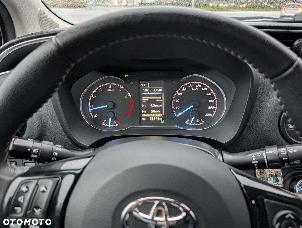 Toyota Yaris 1.5 Premium - 9