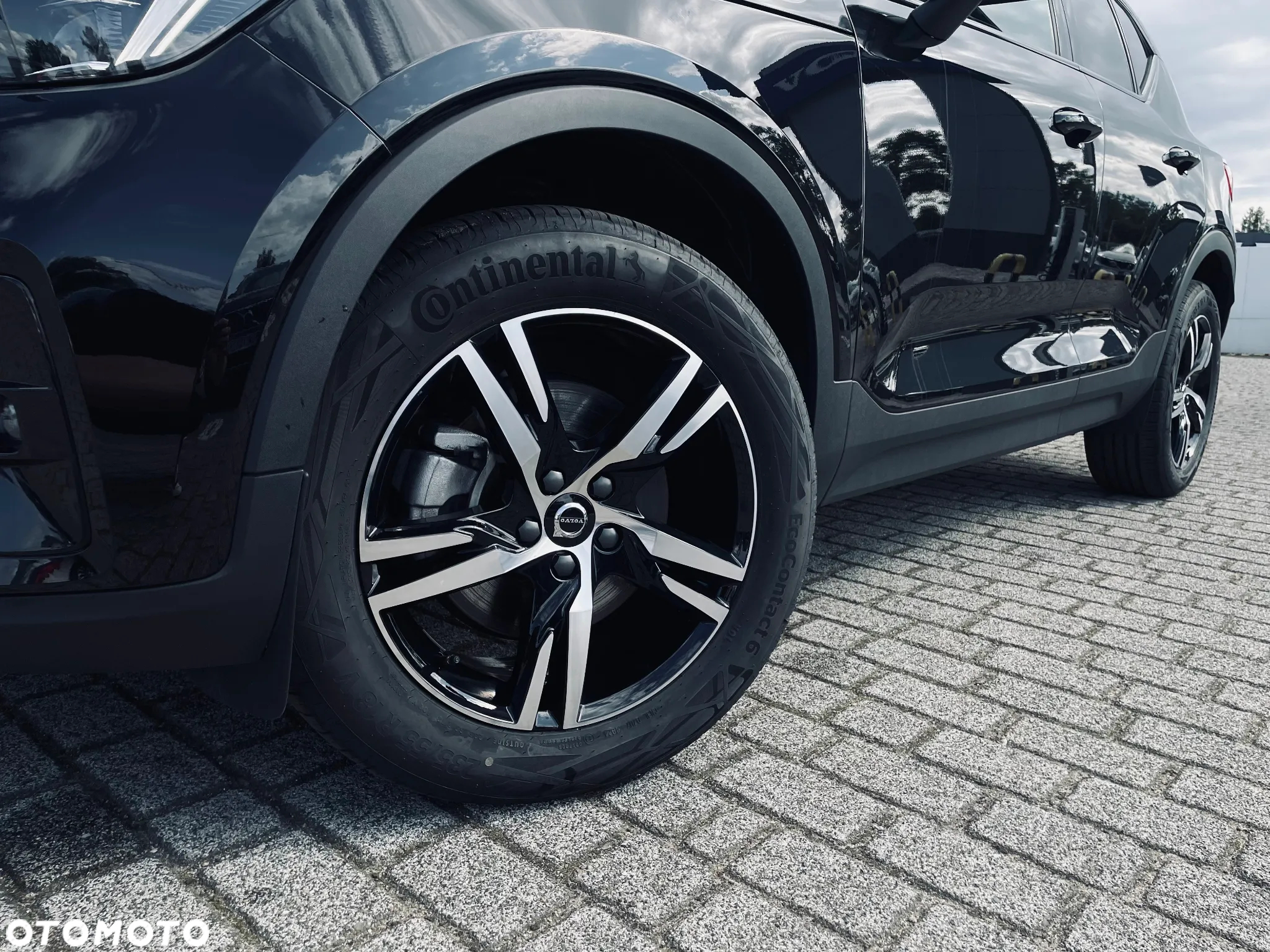 Volvo XC 40 B4 Plus Dark - 4