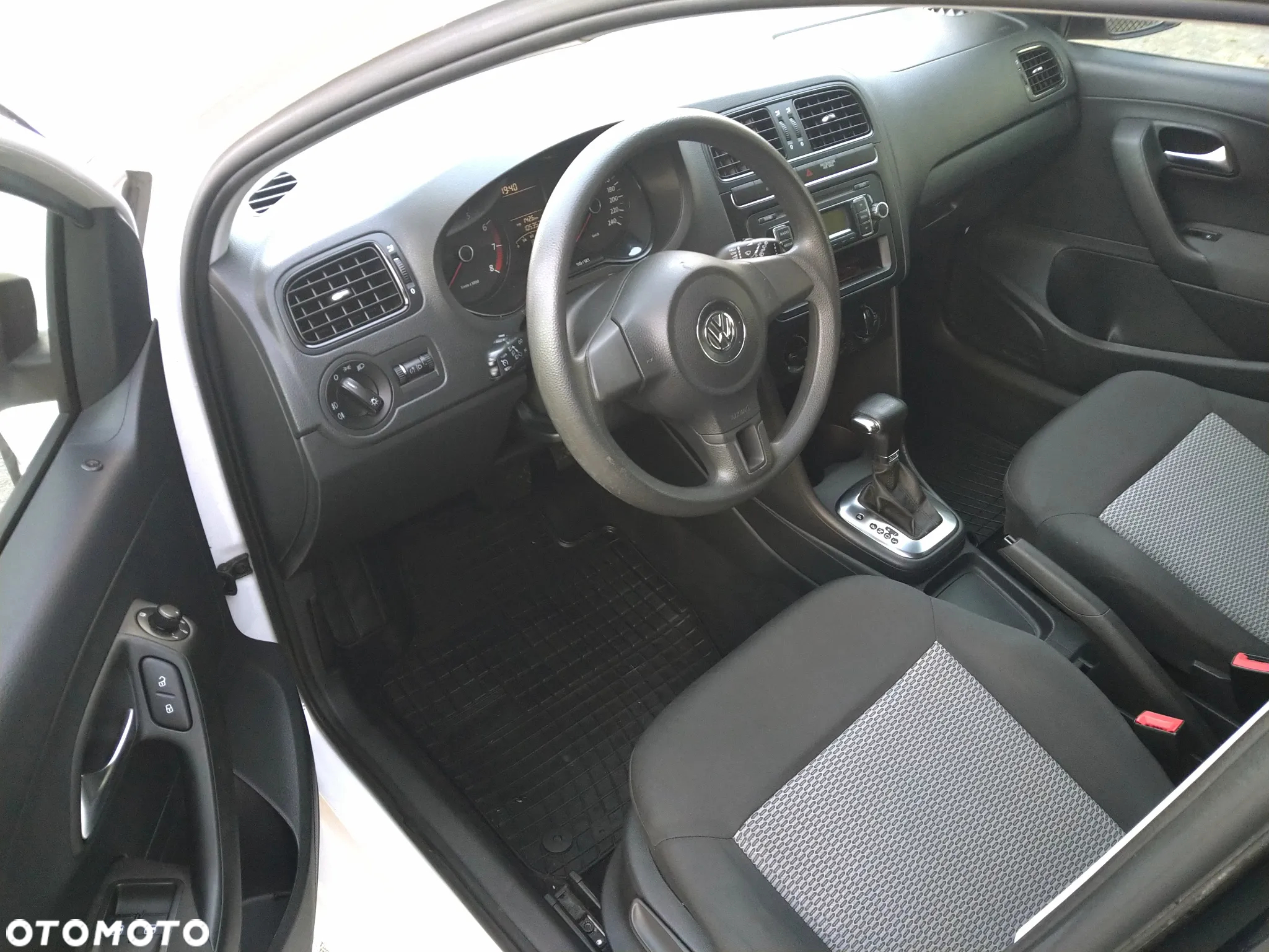 Volkswagen Polo 1.4 16V Trendline DSG - 10