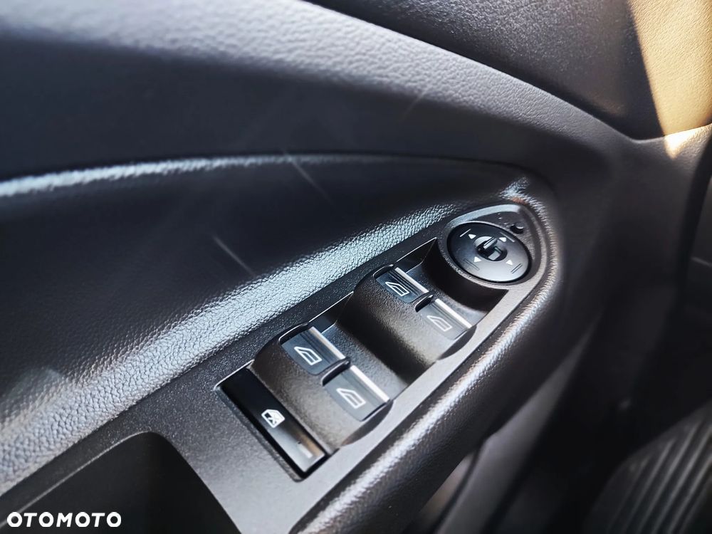 Ford Kuga 2.0 TDCi 2x4 Titanium - 22