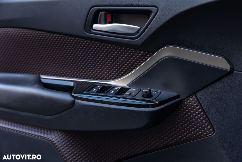 Toyota C-HR Hybrid Lounge - 31