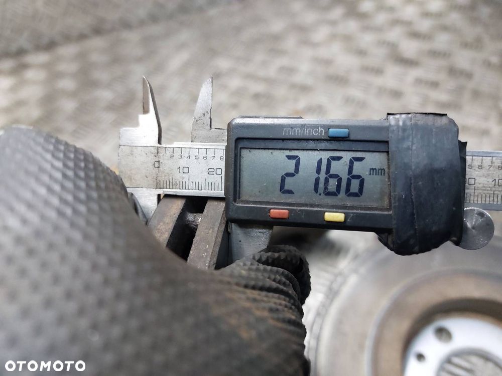 TARCZE HAMULCOWE PRZÓD KLOCKI ZACISKI GOLF IV OCTAVIA I LEON I 1.9 TDI - 4