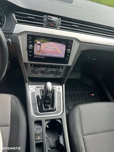 Volkswagen Passat - 12