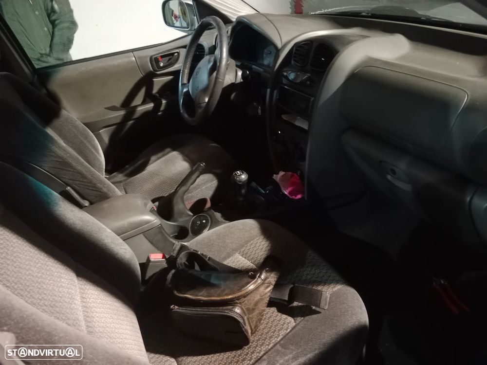 Hyundai Santa Fe 2.0 CRDi Family 4WD - 6