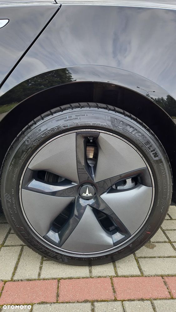 Tesla Model 3 - 12