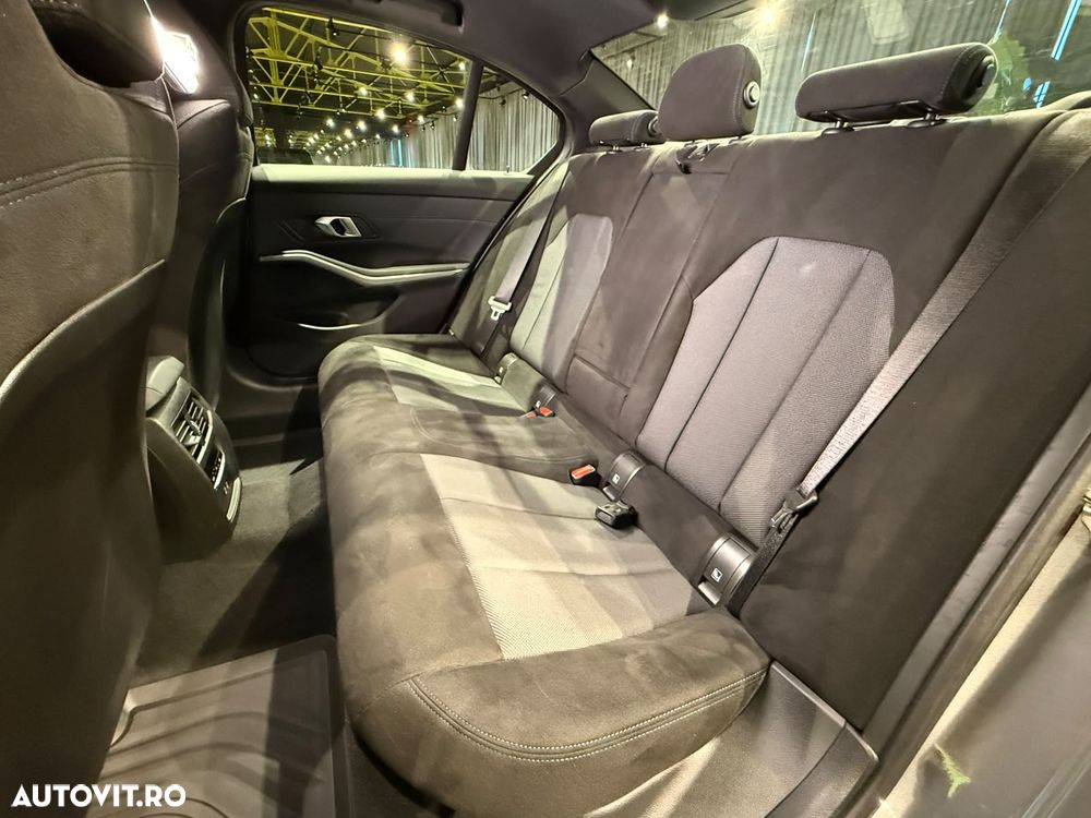 BMW Seria 3 320i xDrive AT - 16