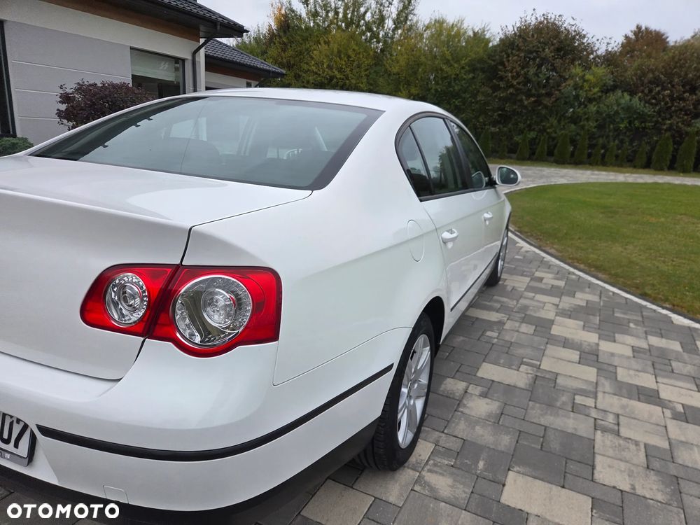 Volkswagen Passat 1.6 Exclusive - 16