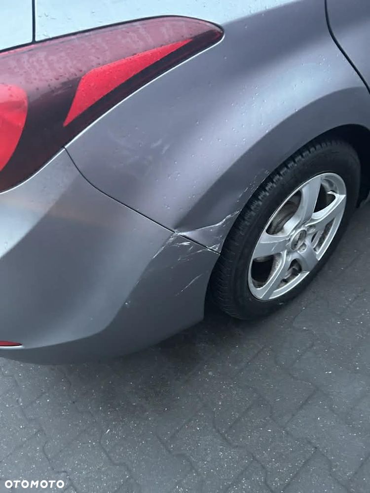 Hyundai Elantra 1.6 Style - 25