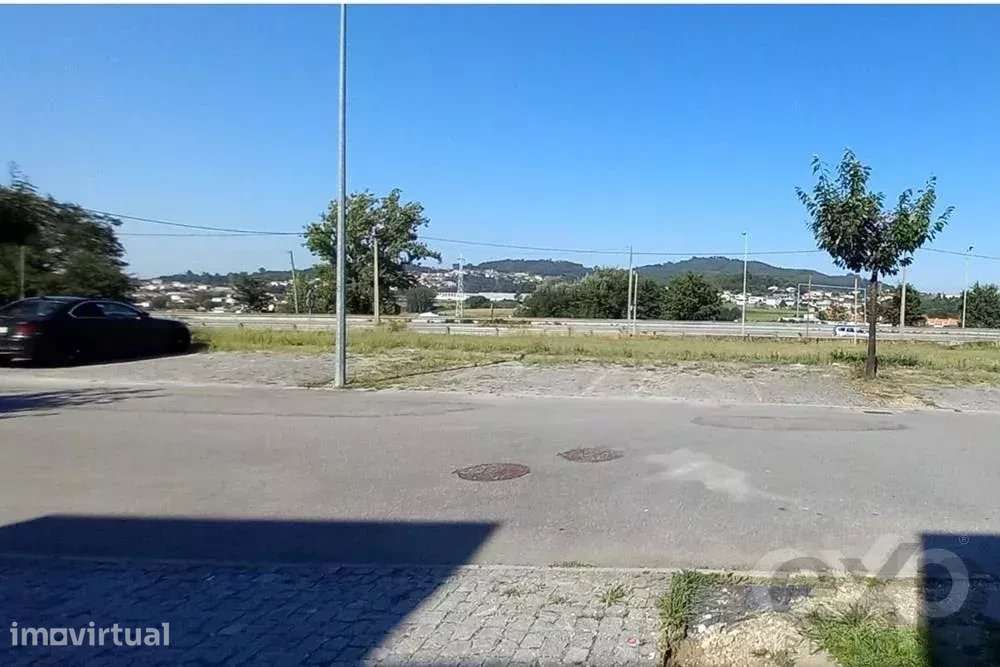 Terreno com projecto aprovado para a construçao de 3 moradias em banda - Grande imagem: 4/9