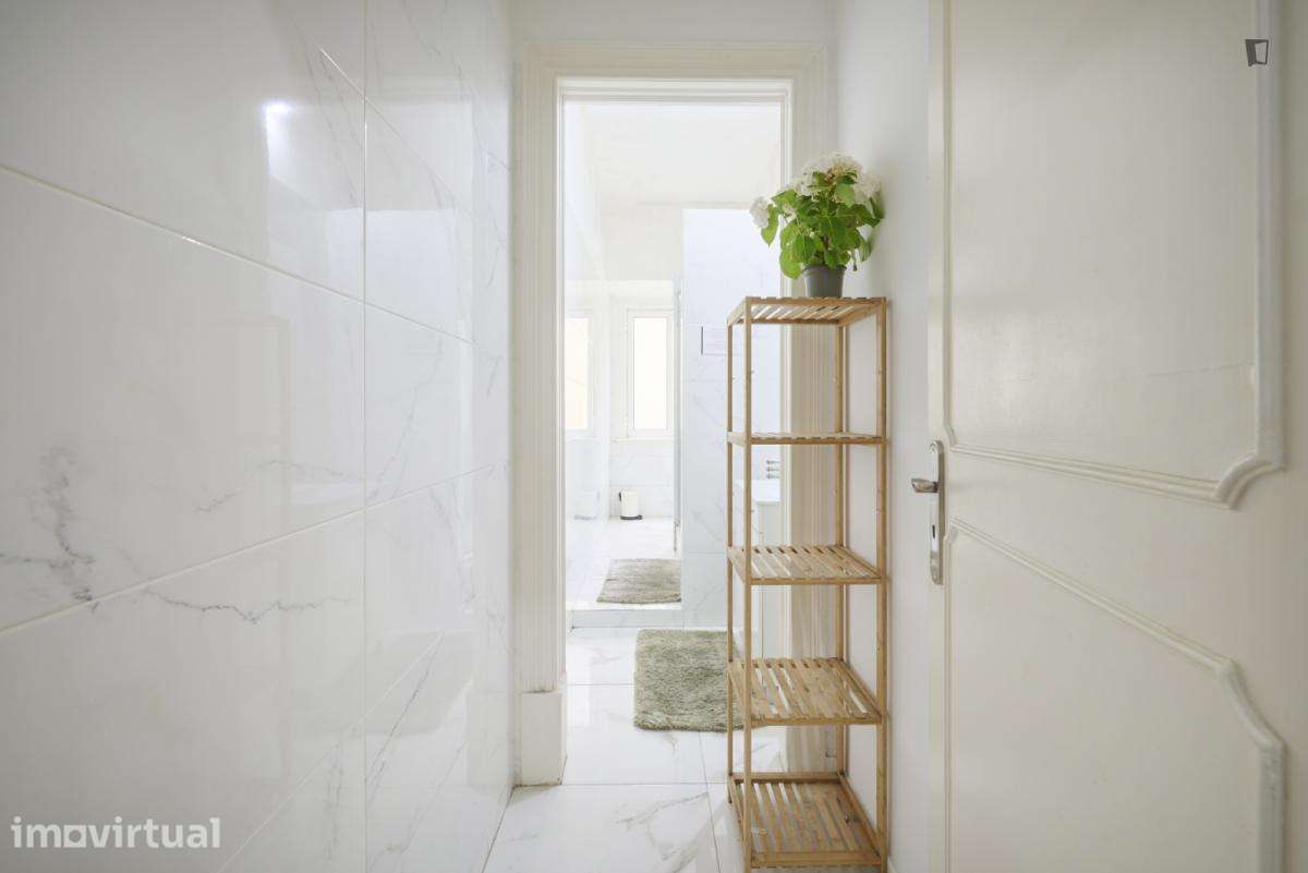Quarto - localizado em Marquês de Pombal Lisbon - Grande imagem: 3/34