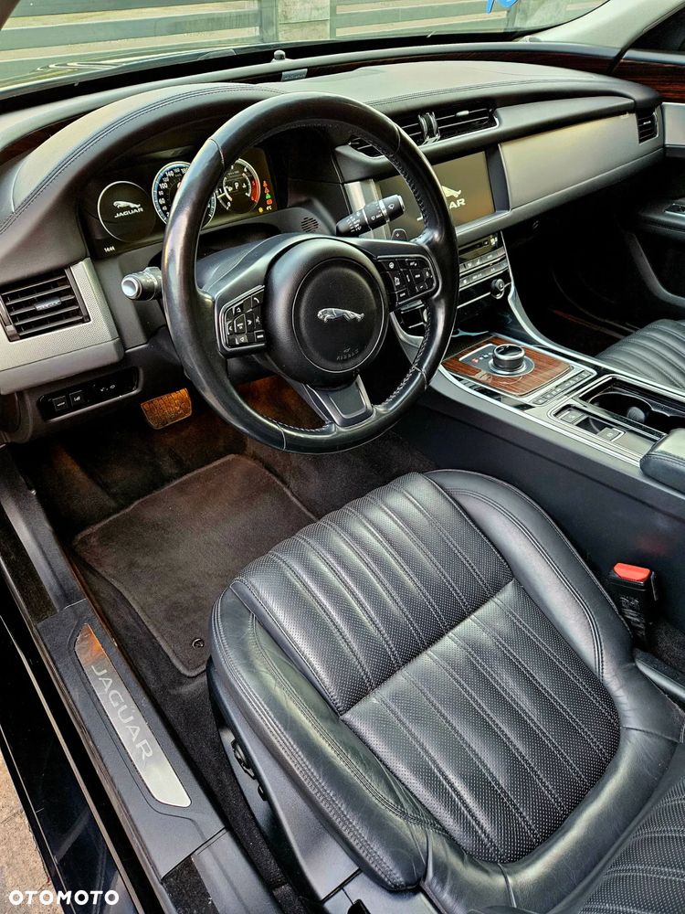 Jaguar XF 20d AWD Prestige - 11