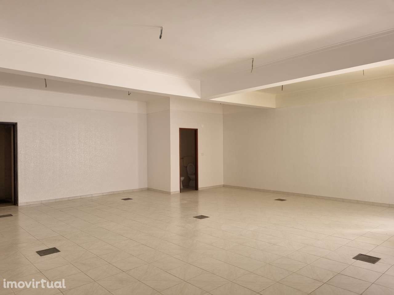 Escritório com Potencial para Loft T1/T2 junto à Estação - Grande imagem: 2/16