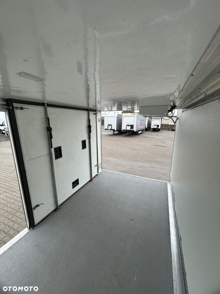 Mercedes-Benz Sprinter - 14
