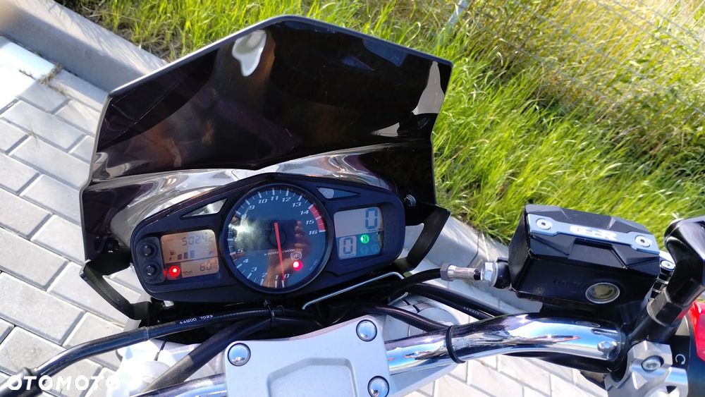 Suzuki GSR - 7