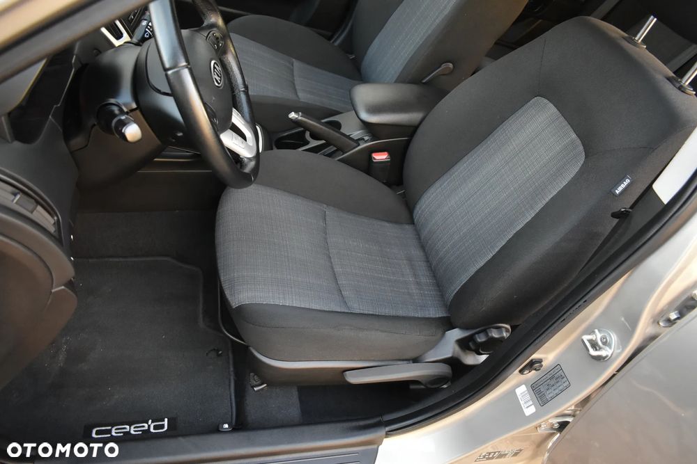 Kia Ceed - 6