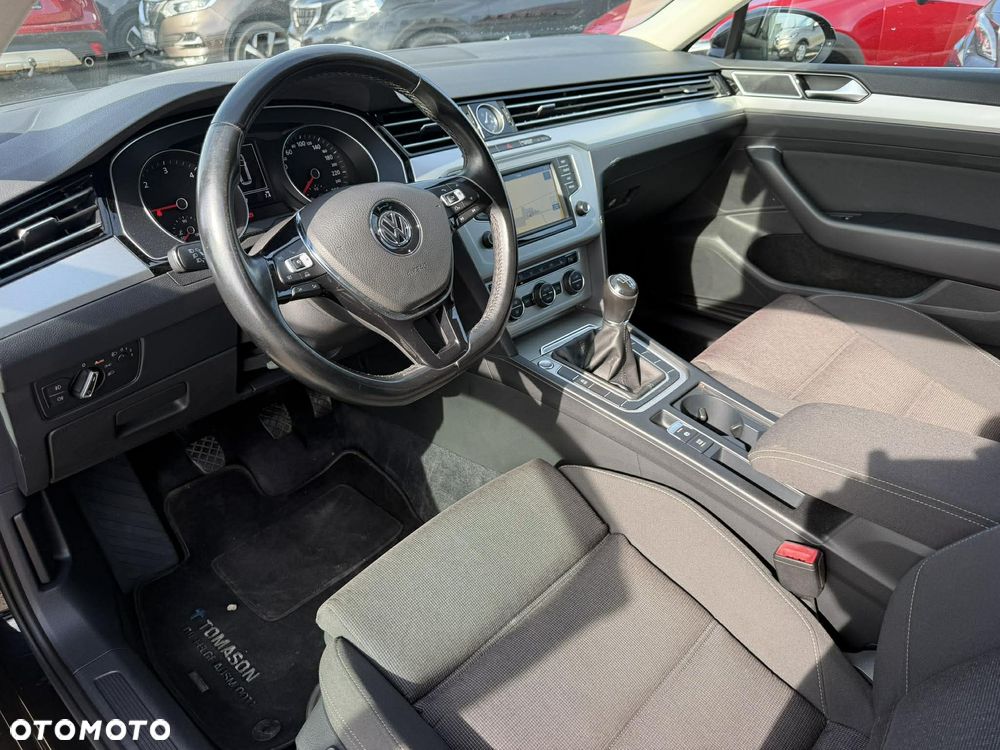 Volkswagen Passat - 10