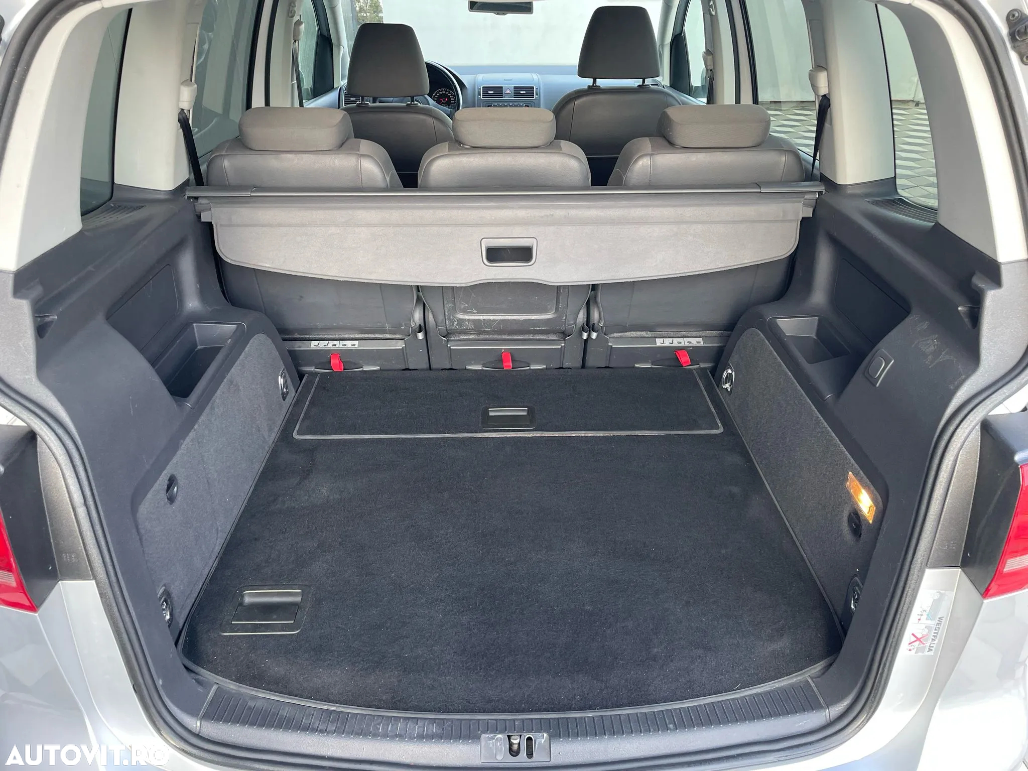Volkswagen Touran 1.6 TDI BlueMotion Technology Comfortline - 17