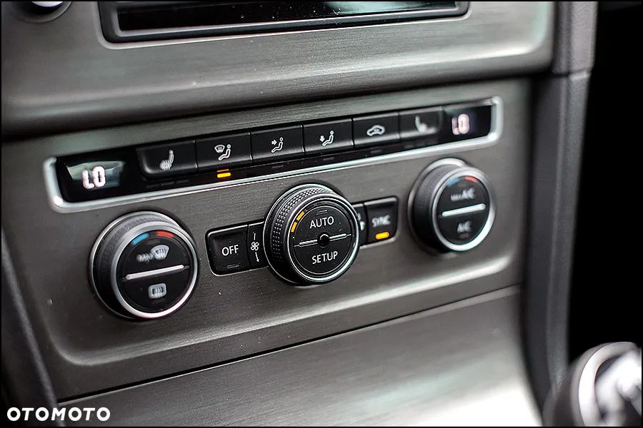 Volkswagen Golf - 25