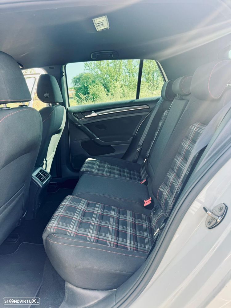 VW Golf GTI BlueMotion DSG - 14