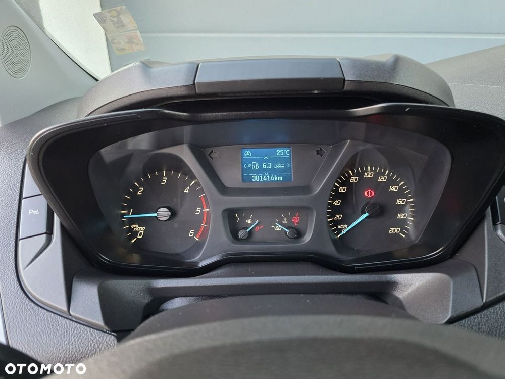 Ford Tourneo Custom - 8