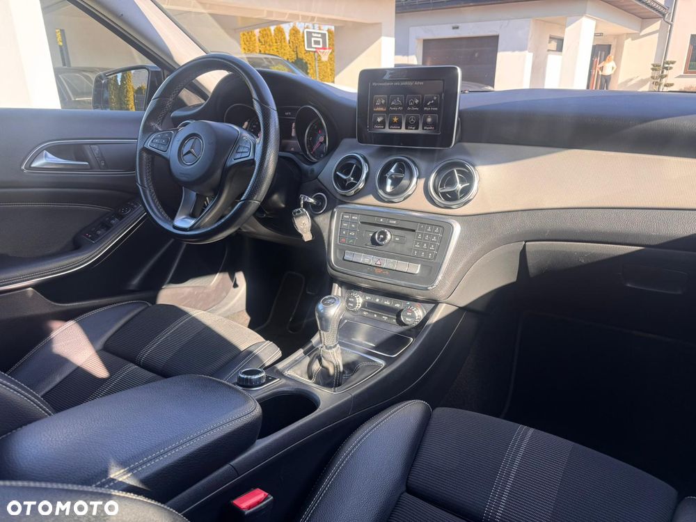 Mercedes-Benz GLA 180 d - 20