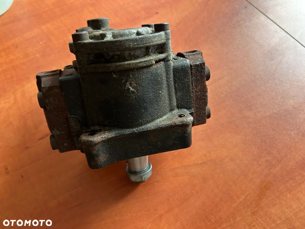 Pompa wtryskowa 03L130755E Audi Seat Skoda VW 1.6 TDI - 4