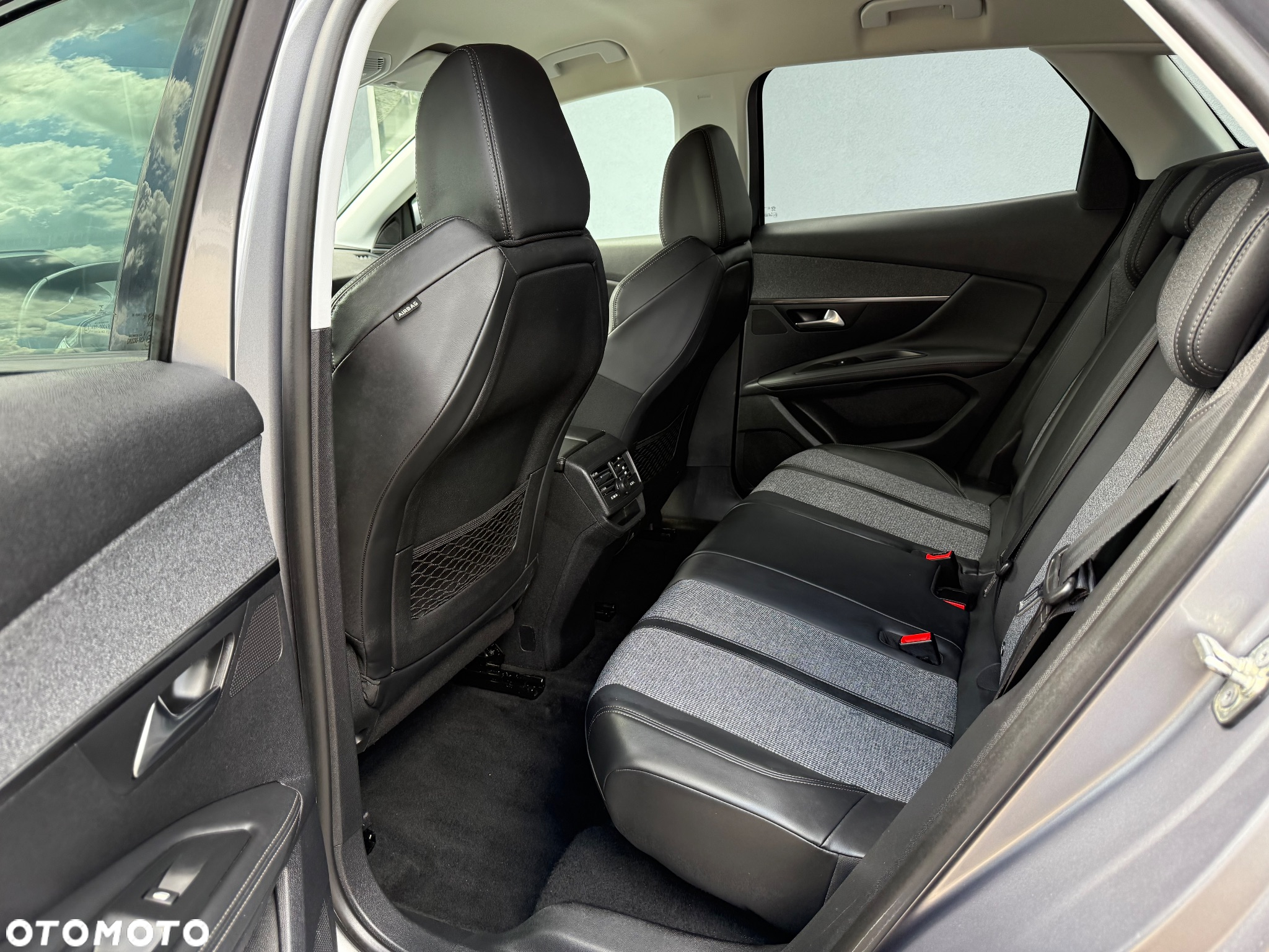 Peugeot 3008 1.2 PureTech Allure S&S EAT6 - 8