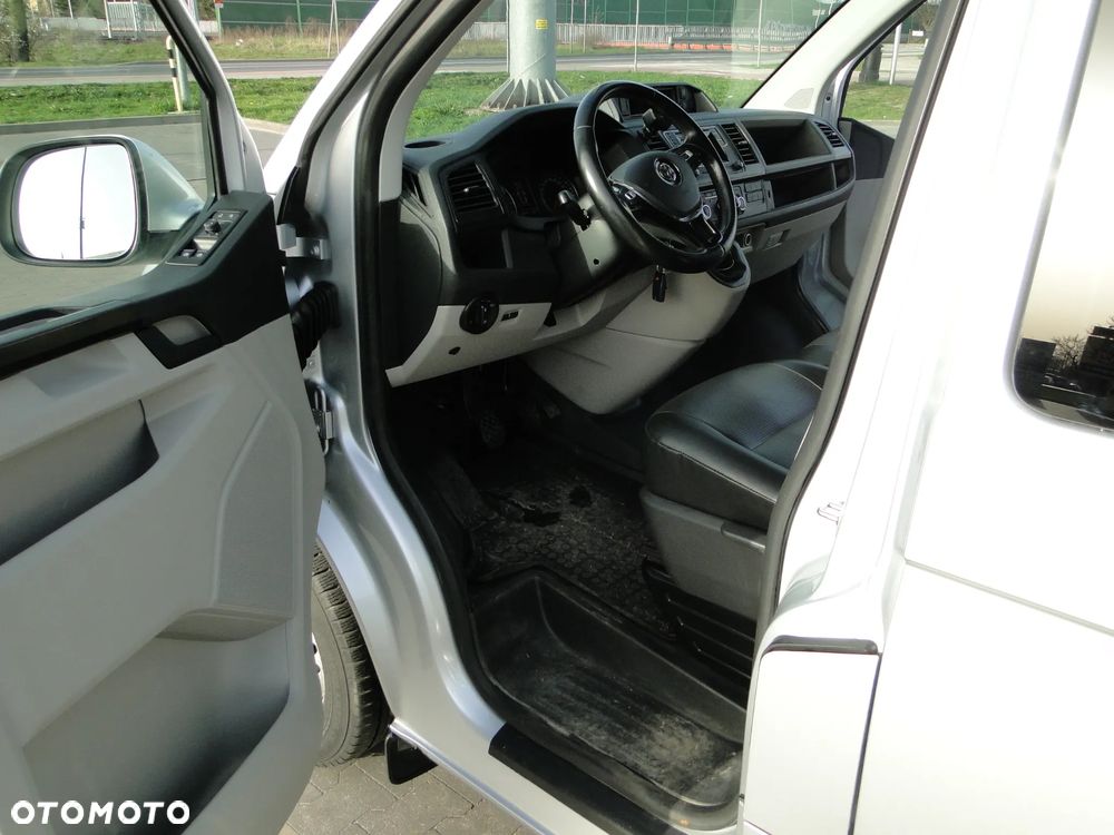 Volkswagen Caravelle - 14