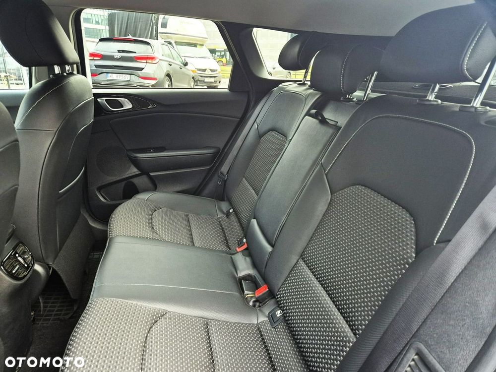 Kia Ceed 1.6 GDI PHEV L Business Line DCT - 12