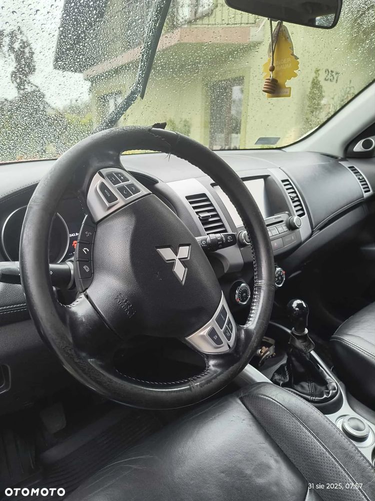 Mitsubishi Outlander - 8