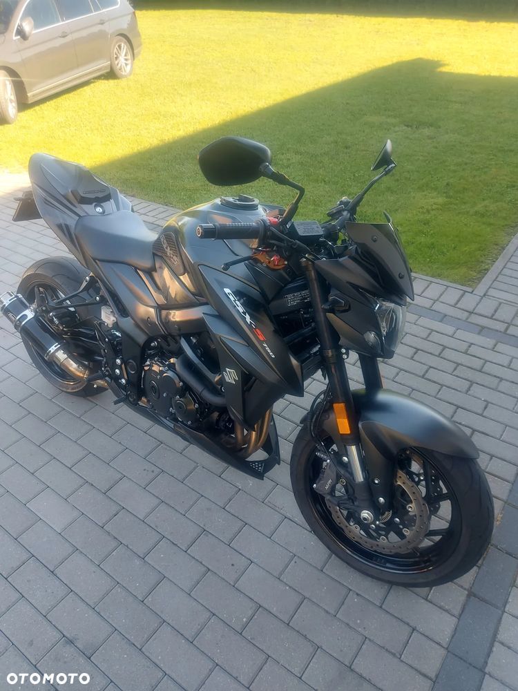 Suzuki GSX - 2