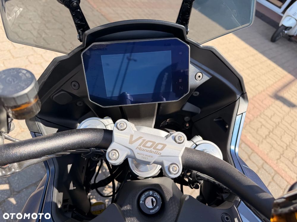 Moto Guzzi V100 Mandello - 3