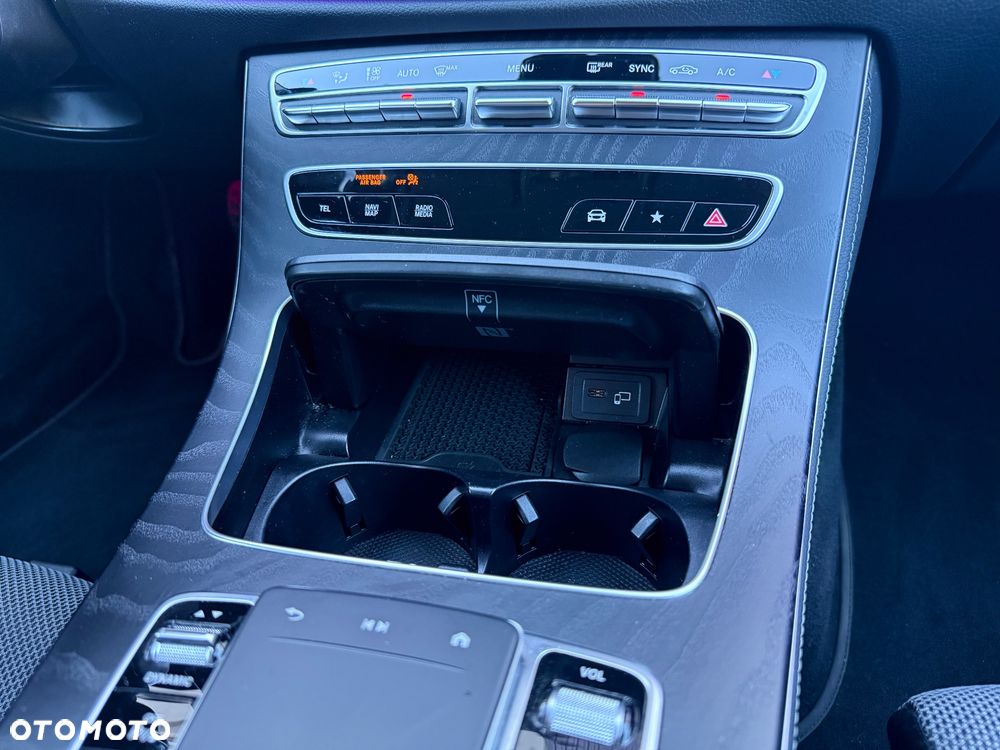 Mercedes-Benz Klasa E 220 d 4-Matic AMG/Avantgarde - 22