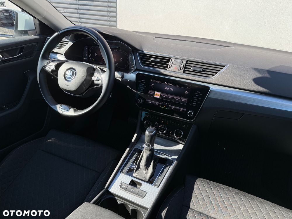 Skoda Superb 2.0 TDI SCR Ambition DSG - 32