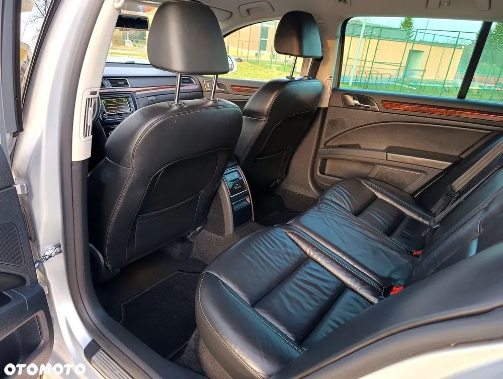 Skoda Superb 2.0 TDI DSG Exclusive - 28