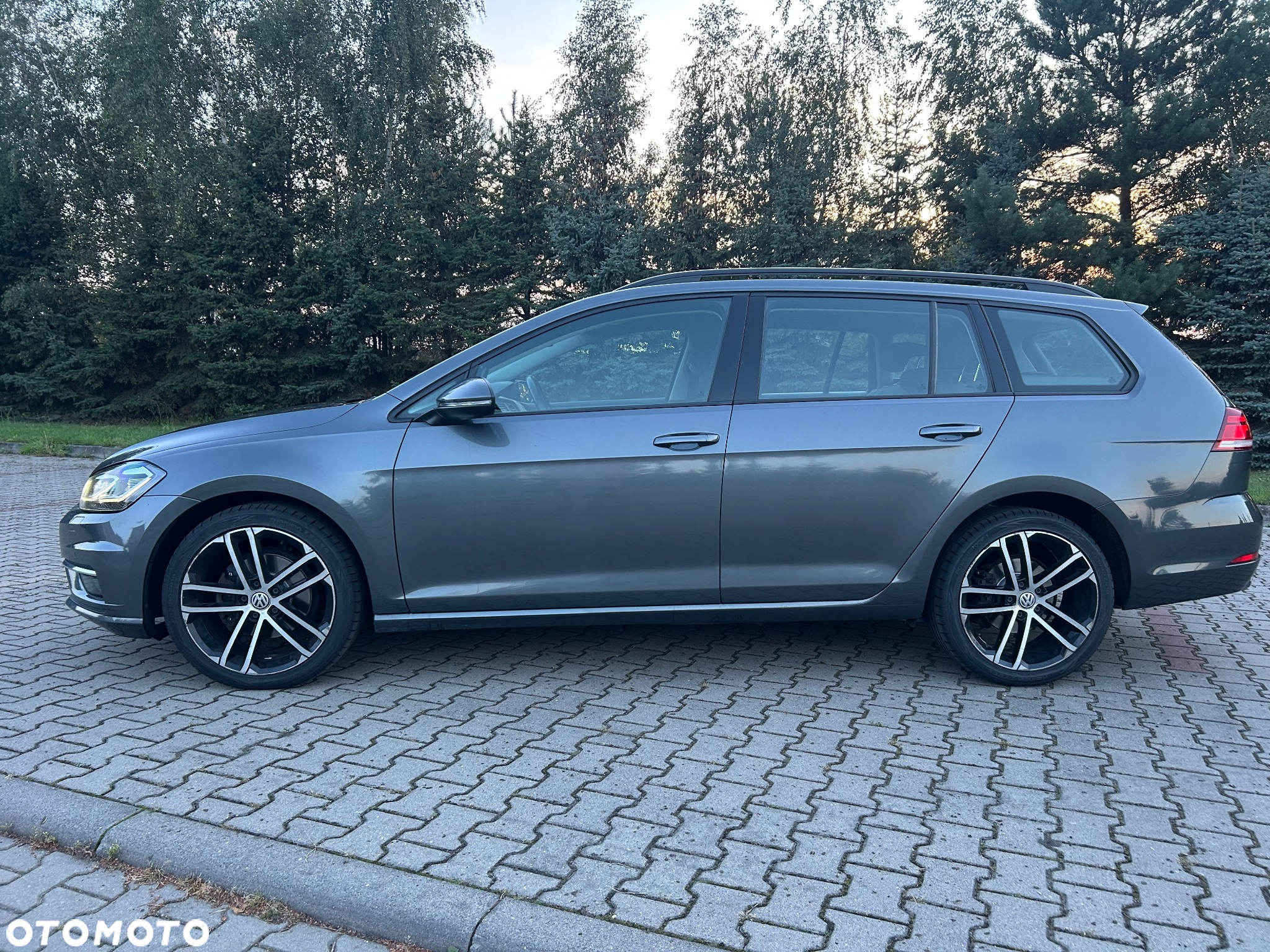Volkswagen Golf 2.0 BlueTDI DSG Highline - 18