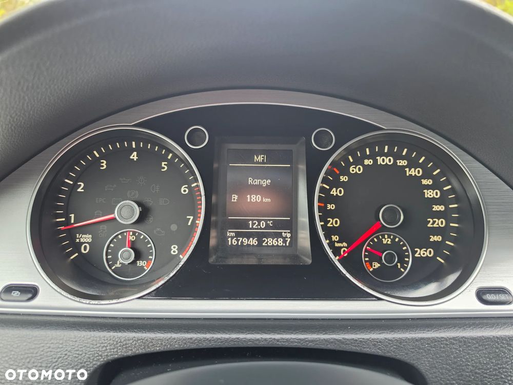 Volkswagen Passat - 8