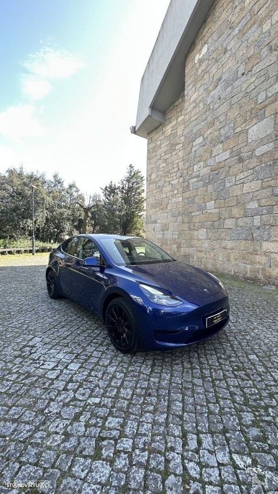 Tesla Model Y - 4