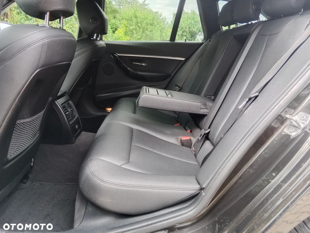 BMW Seria 3 318d Sport Line - 8
