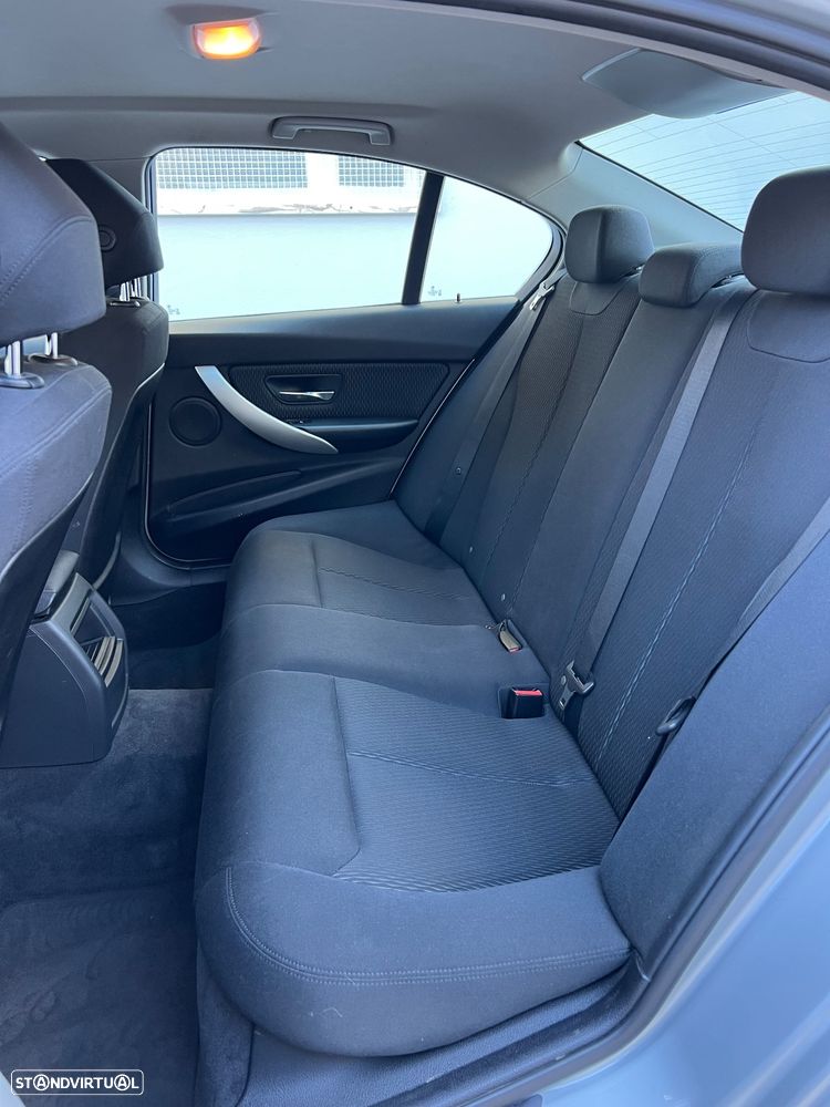 BMW 318 d Line Modern - 31