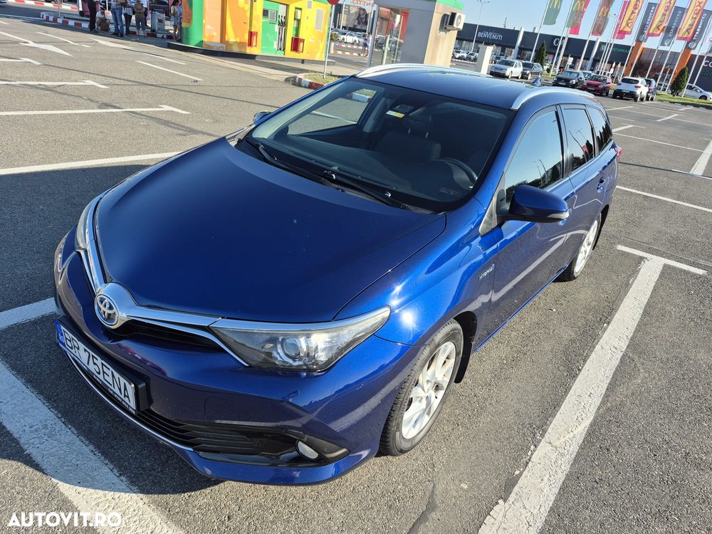 Toyota Auris 1.8 L VVT-i HSD Luna - 1